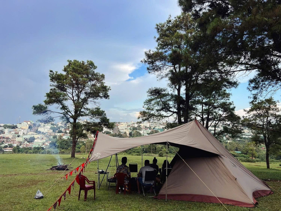 Viewing the mountain city from the Ia Dêr pine forest. Photo: Đoàn Lanh img-8512.jpg