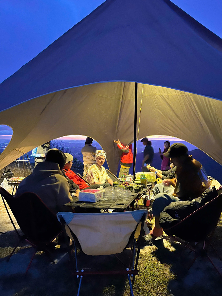 A mountain climbing and camping trip is a great way to connect with friends. Photo: Đoàn Lanh img-8476.jpg