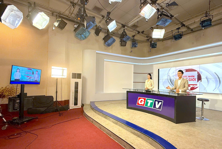 “Góc Nhìn Thế Giới” will air every Sunday at 8 p.m. on baogialai.com.vn and the official social media platforms of Gia Lai Newspaper and Radio-Television. Photo: Mộc Trà z6952803797863-c8bf4029ebba11ee916bc287f2edbc17.jpg