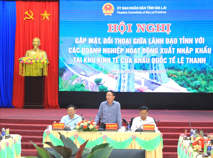 Chairman of the Provincial People’s Committee Phạm Anh Tuấn speaks at the conference. Photo: Hoàng Hoài lanh-dao-tinh-da-lang-nghe-nhieu-y-kien-tam-huyet-cua-cac-doanh-nghiep-anh-hoang-hoai.jpg