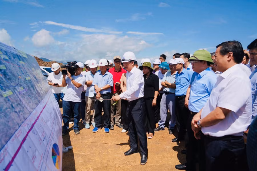 chu-tich-ubnd-tinh-pham-anh-tuan-kiem-tra-cong-tac-giai-phong-mat-bang-thi-cong-tuyen-cao-toc-quy-nhon-pleiku.jpg