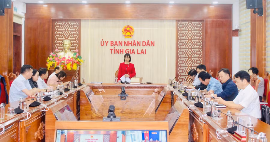 quang-canh-cuoc-hop-trien-khai-ke-hoach-phat-trien-kinh-te-ban-dem.jpg