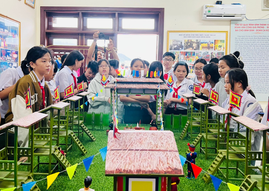 The traditional arts experiential program in schools is part of a collaborative plan between the Department of Culture, Sports and Tourism and the Department of Education and Training. Photo: M.N e1b3a840d7895ad70398.jpg