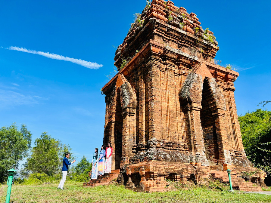 The “Gia Lai Youth and Tourism Development” contest is organized to help promote the culture, image, landscapes, and people of Gia Lai. Photo: M.N 530359d387b30ced55a2.jpg