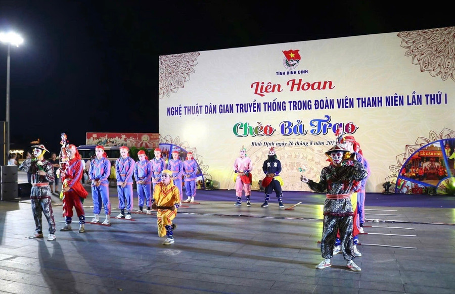 The Bả trạo festival, organized by the Gia Lai provincial Youth Union, aims to preserve traditional folk arts. Photo: Oanh Nguyễn lien-hoan-cheo-ba-trao-duoc-tinh-doan-gia-lai-to-chuc-nham-bao-ton-nghe-thuat-dan-gian-truyen-thong-trong-doan-vien-thanh-nien.jpg