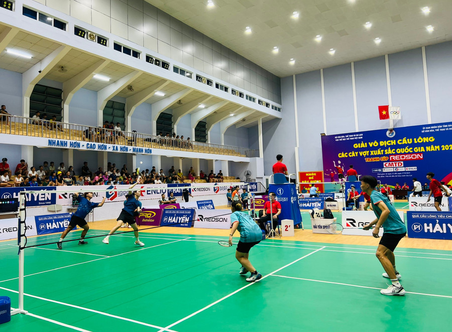 Athletes strive to achieve top results for their teams. Photo: M.N van-dong-vien-no-luc-thi-dau-de-mang-thanh-tich-ve-cho-don-vi.jpg