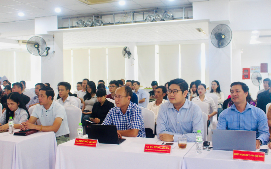 Delegates and businesses participate in the program to disseminate and guide the implementation of support policies for small, micro, and start-up enterprises. Photo: P.L cac-dai-bieu-du-chuong-trinh-pho-bien-va-huong-dan-thuc-hien-chinh-sach-ho-tro-doanh-nghiep.jpg