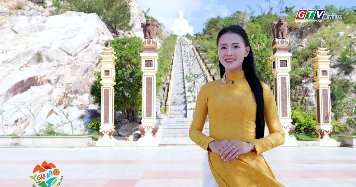 Paying homage to the tallest seated Buddha statue in Southeast Asia ...
