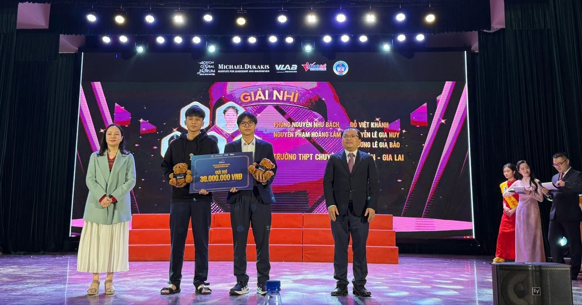 Students from Le Quy Don high school for the gifted win second prize at ...