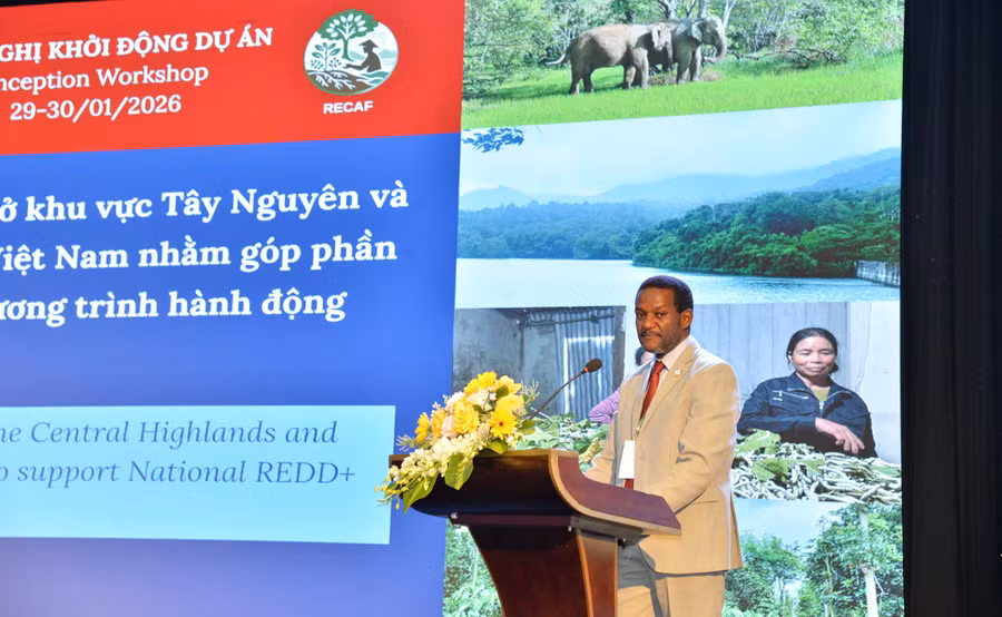 ong-frew-tamesis-quyen-giam-doc-quoc-gia-ifad-viet-nam.jpg
