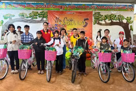 ‘Gia Lai smiles’ event brings Mid-Autumn cheer to children in Kon Chiêng