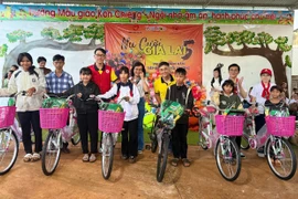 ‘Gia Lai smiles’ event brings Mid-Autumn cheer to children in Kon Chiêng