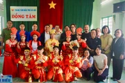 Singer Hà Anh Tuấn and associated organizations presented Tet gifts to residents in Gia Lai.
