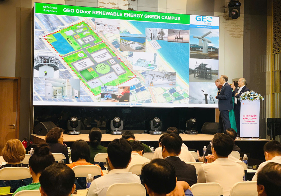 Delegates focus on discussing energy sources shaping Vietnam’s energy future. Photo: T.D gen-h-z7018093116468-8671ec091f0c1bca6aa63d508fc0ad1f.jpg
