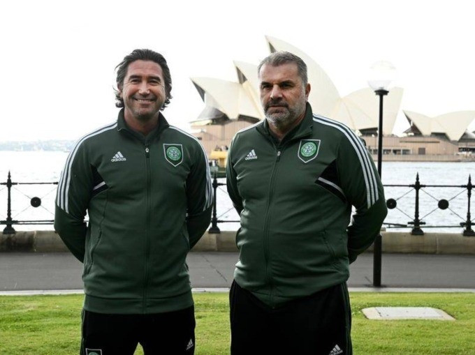 Harry Kewell (L) as an assistant to coach Ange Postecoglou at Celtic in Scotland. Photo by AFP posteco-1759726897-5231-17597270.jpg