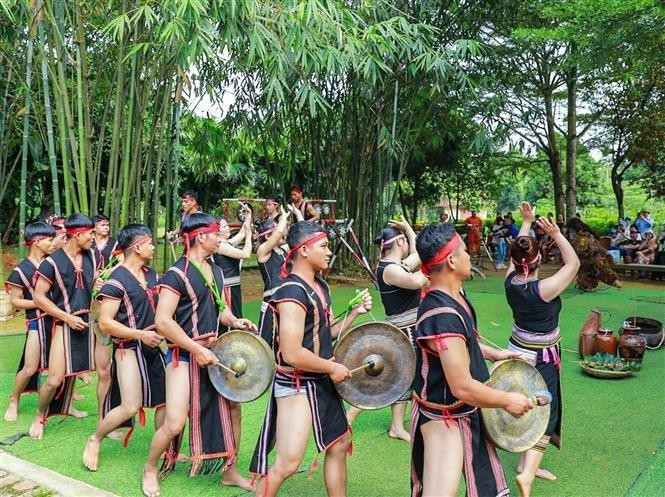 The water drop worship ceremony symbolises the unity of the Ba Na community and their hopes for a prosperous new harvest season. Photo: VNA anh-5.jpg