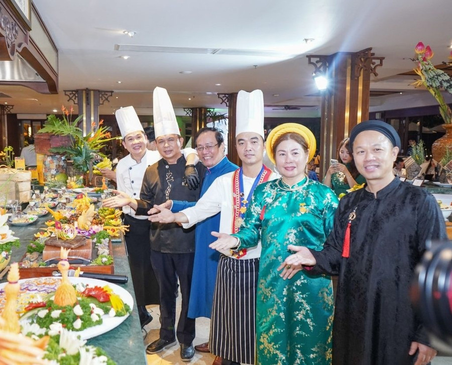 Vietnamese cuisine is celebrated through the 2024 event series “A Journey Through Vietnam’s Culinary Culture”, held at Furama Resort Danang. (Photo: Furama Resort) Vietnamese cuisine is celebrated through the 2024 event series “A Journey Through Vietnam’s Culinary Culture”, held at Furama Resort Danang. (Photo: Furama Resort)