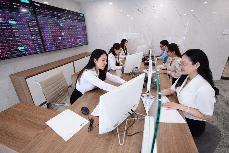 The government has approved the scheme to upgrade Vietnam’s Stock Market with a range of tasks. Photo: QUANG ĐỊNH/TTO thi-truong-chung-khoan.jpg
