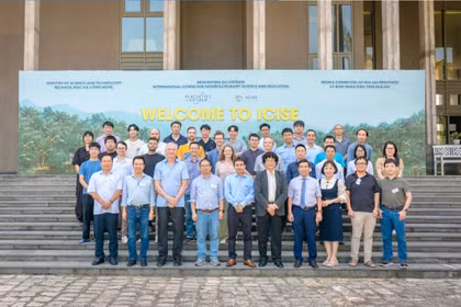 Nearly 40 scientists and researchers attend the Expanded ASEAN Photonics Workshop in Gia Lai