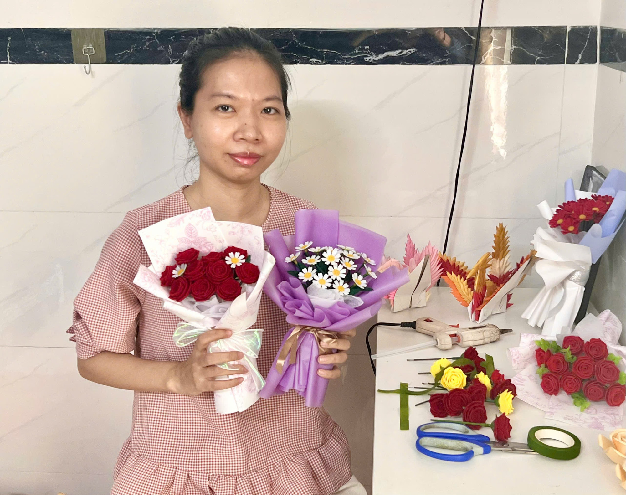 Nga and her handmade colourful flowers. Photo: D.L handmade-chi-nga.jpg