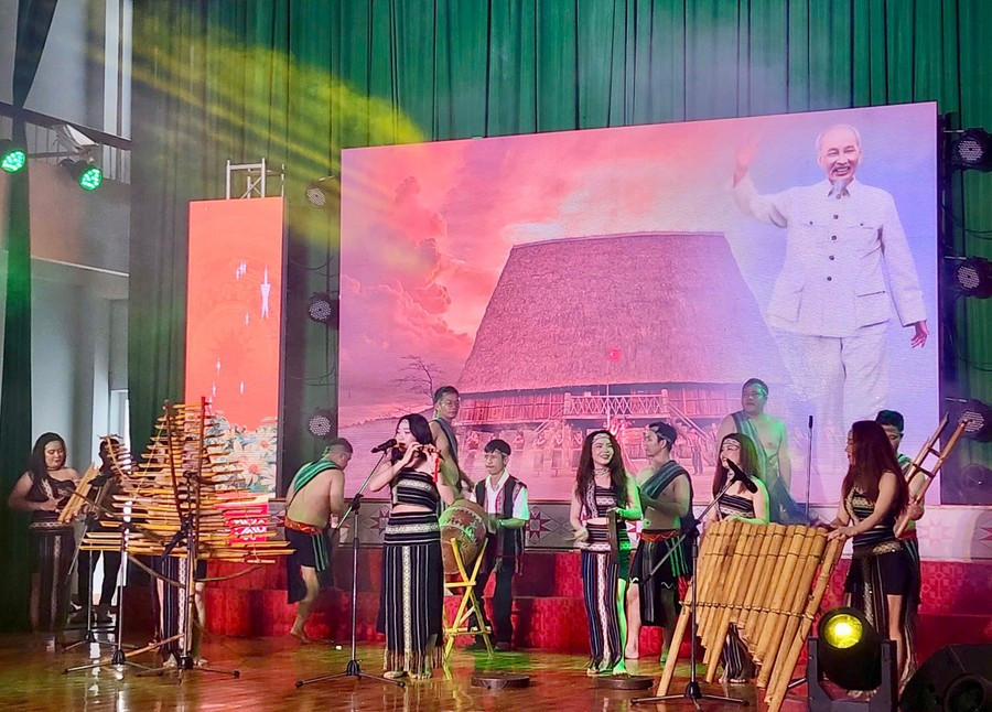 A standout performance at the 3rd Gia Lai Provincial Mobile Propaganda Festival in 2024. Photo: Lam Nguyen image.jpg