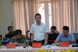 Representatives from various departments and agencies spoke to clarify and address the opinions and proposals raised by local authorities.