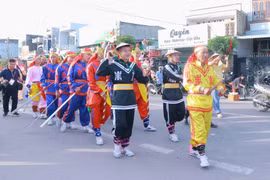 Thousands of locals and tourists eagerly participated in the Gò Market Festival in Tuy Phước on the morning of the first day of the Lunar New Year of the Horse 2026, seeking good luck for the year ahead and joining in traditional folk games.