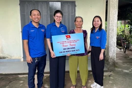 The Central Committee of the Vietnam Fatherland Front has launched the 2025 Month for the Poor (from October 17 to November 18) under the meaningful theme: “Leave No One Behind.”