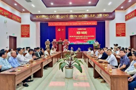 The Standing Committee of the Pleiku Ward Party Committee chaired an early 2026 meeting with local businesses to strengthen connections and address challenges facing production and business activities.