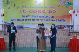 The People's Committee of Tuy Phuoc Commune (Gia Lai Province) officially launched its unique tourism product, the "Martial Arts and Meditation Journey," at Long Phuoc Pagoda on the morning of December 27.