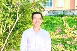 Mr. Trương Công Hương, Vice Principal of Kim Đồng Primary and Secondary School (Đắk Pơ commune), is a dedicated educator and a role model for teachers working with disadvantaged students in Gia Lai province.