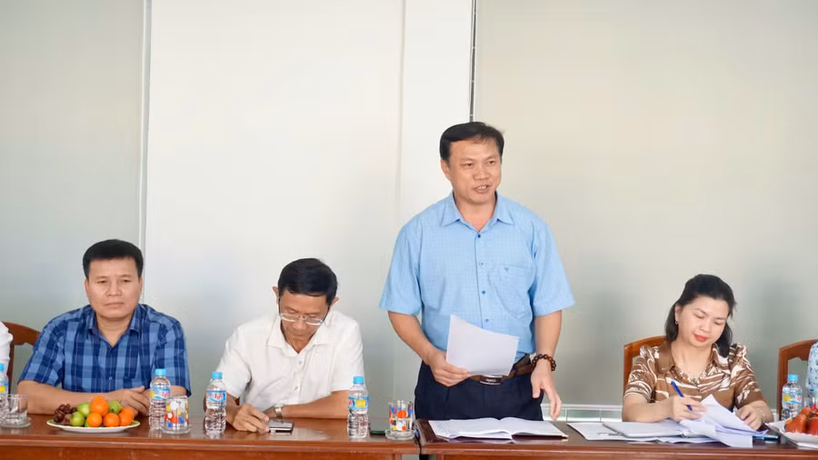 ong-tran-duy-linh-bao-cao-tai-buoi-lam-viec.jpg