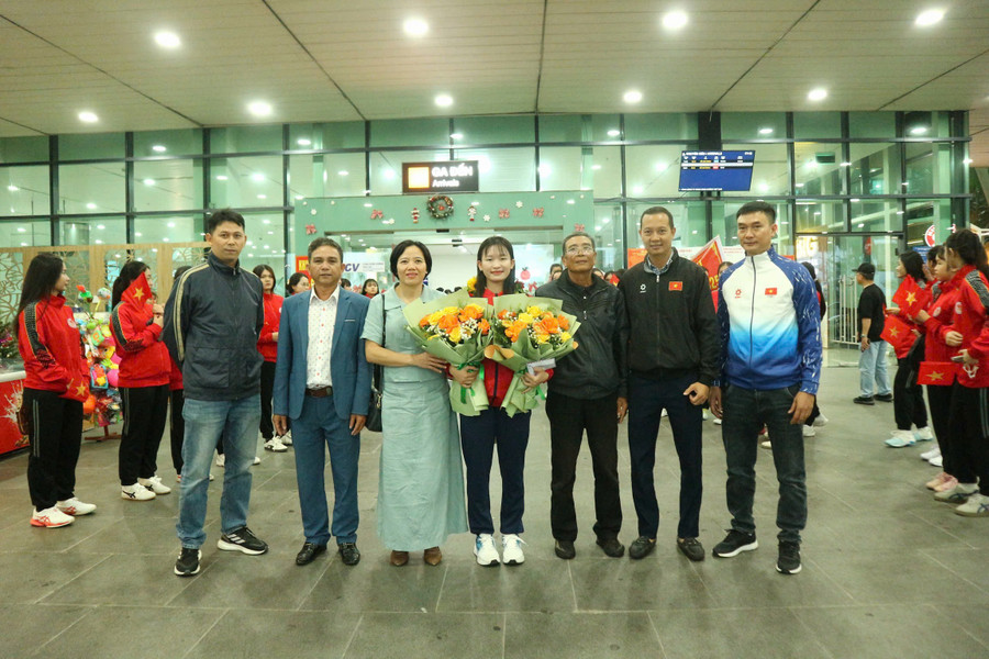 don-vdv-nguyen-thi-bich-thao-doat-hcv-bong-nem-nu-seagames-33-2.jpg