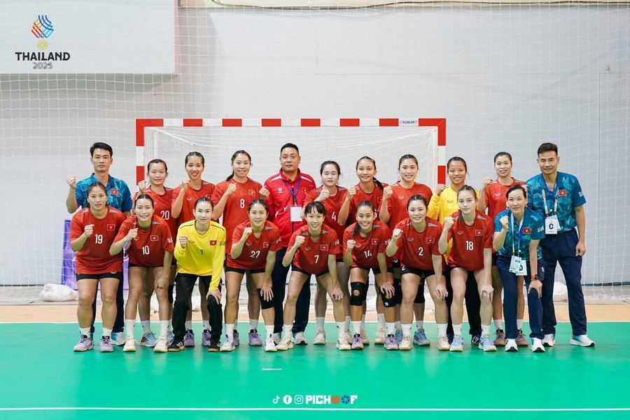 nguyen-thi-bich-thao-cung-dong-doi-gianh-huy-chuong-vang-tai-sea-games-33.jpg