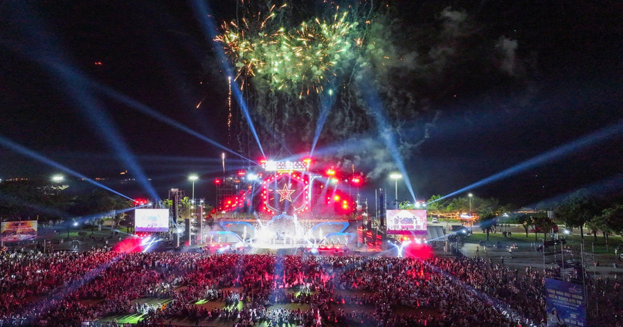Over the four days of the “Essence of the Great Forests – Convergence of the Blue Sea” Festival 2025, Gia Lai attracted more than 100,000 visitors and locals to participate in various activities. Photo: Nguyễn Dũng 1756822091990.jpg