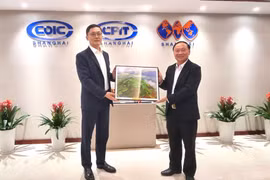 Secretary of the Provincial Party Committee Thai Dai Ngoc pays courtesy visits to organizations in Shanghai