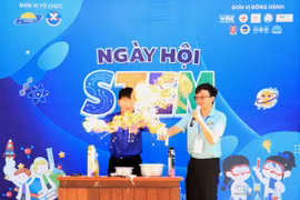 Pleiku High School Students Explore "Science Beyond Textbooks"