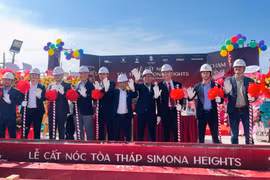 Topping Out Ceremony Held for Simona Heights Apartment Tower in Quy Nhon Ward