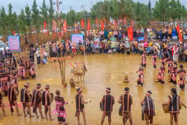 Gong traditions of Jrai and Bahnar ethnic minority groups resonate across Central Highlands