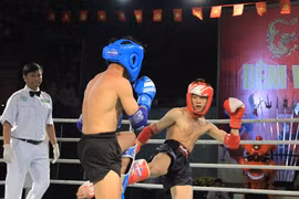 Excitement at the "Binh Dinh Martial Arts Night" at Dai Doan Ket Square.