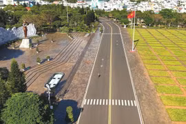 Pleiku Opens 24/7 Access to Road Passing Through Dai Doan Ket Square