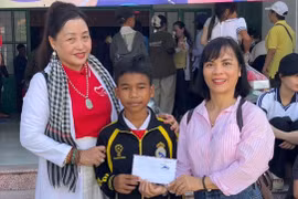 Gifts presented to students during the program.