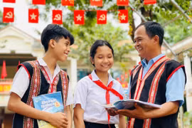 The policy to implement a single, unified set of textbooks nationwide starting from the 2026-2027 academic year, along with the plan to provide free textbooks from 2030, is expected to help enhance both the quality and equity of education.