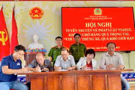 Hoai Nhon Nam ward police launch traffic safety and legal awareness campaign