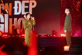 The composer of the song "Còn gì đẹp hơn" receives the "Vietnamese Inspiration" award