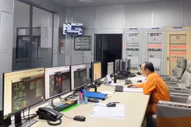 Night-shift workers monitor equipment operations at the An Khê Hydropower Plant. Photo: Văn Cường