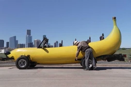 'Banana Car' Sets Guinness World Record, Speeds Down American Highways