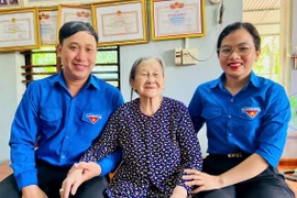 Young Party Members Set an Example Through Concrete Actions