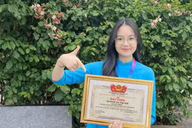 English major student achieves a “hat-trick” of national awards in Literature