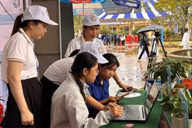 Ân Tường Commune Hosts Digital Transformation Day, Launches “Digital Family” Initiative.